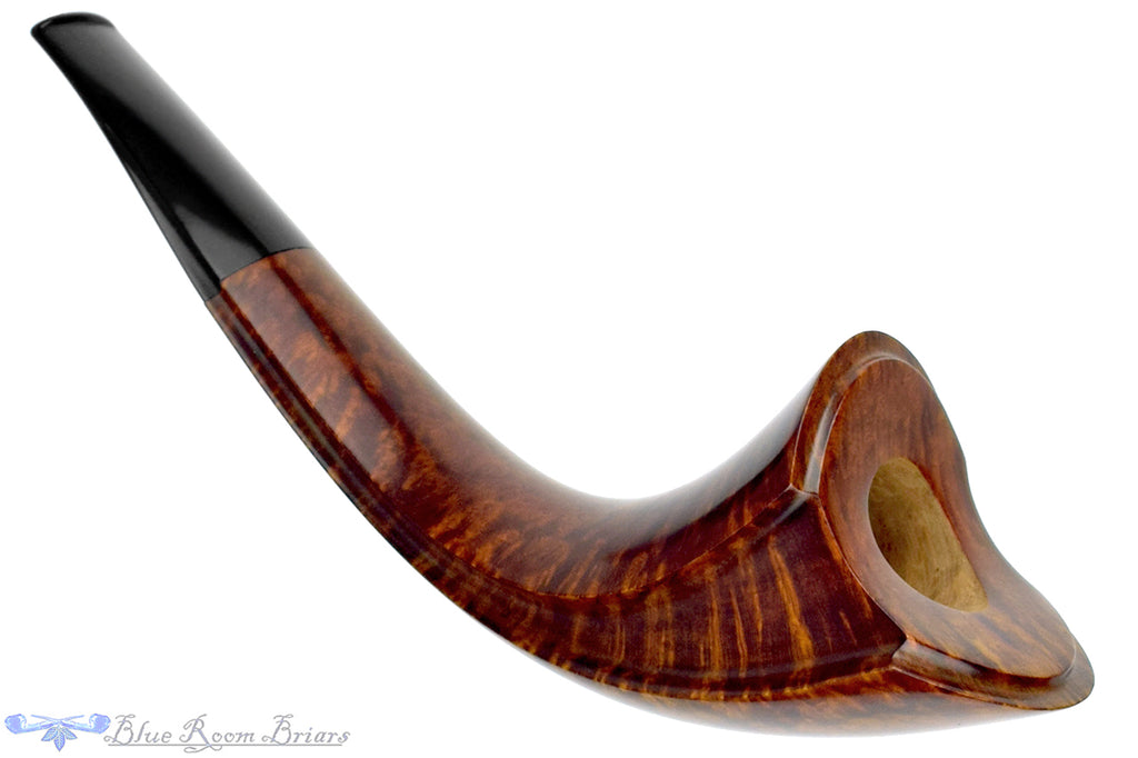 Blue Room Briars is proud to present this Marek Cikl Pipe Large Oliphant