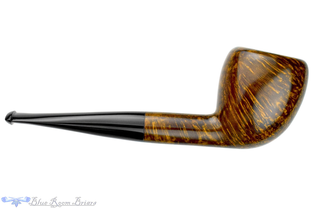 Blue Room Briars is proud to present this Vollmer & Nilsson Pipe Smooth High-Contrast Straight Pear