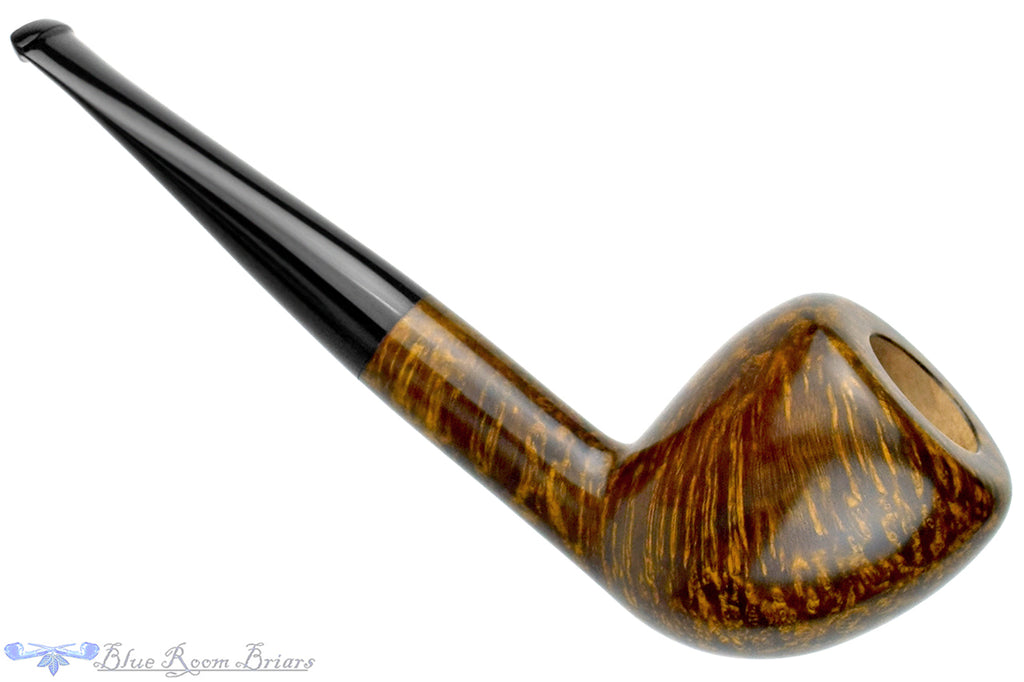 Blue Room Briars is proud to present this Vollmer & Nilsson Pipe Smooth High-Contrast Straight Pear