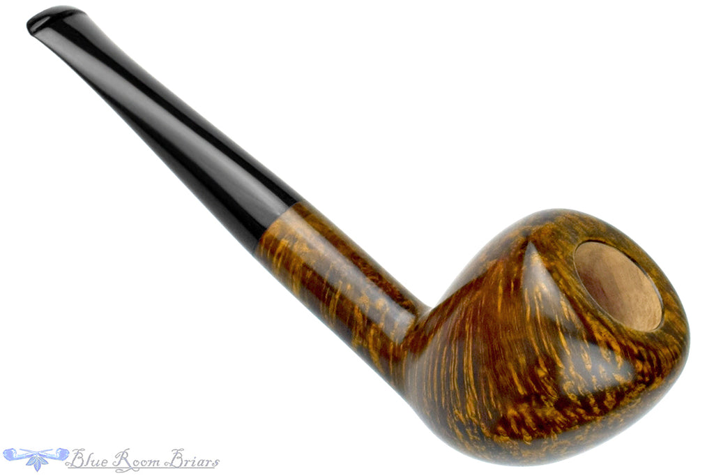 Blue Room Briars is proud to present this Vollmer & Nilsson Pipe Smooth High-Contrast Straight Pear