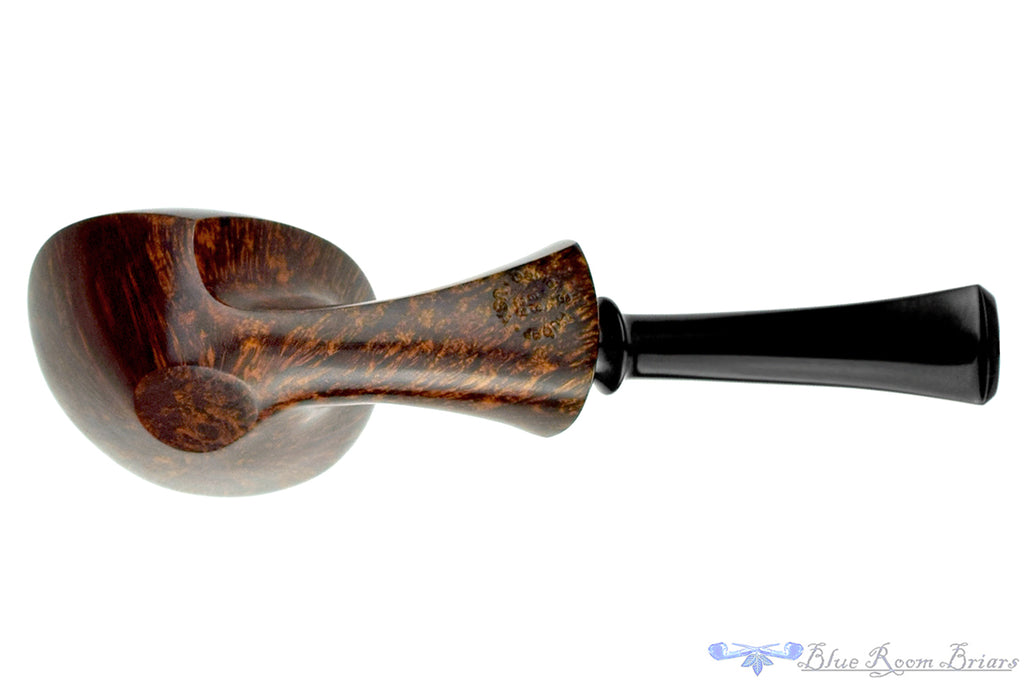 Blue Room Briars is proud to present this David Huber Pipe Bent High-Contrast Smooth