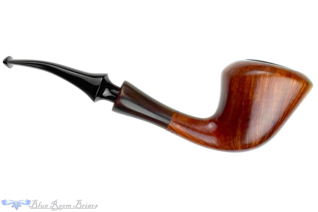 Blue Room Briars is proud to present this W.Ø. Larsen Straight Grain Handmade Bent Dublin with Horn ferrule Estate Pipe