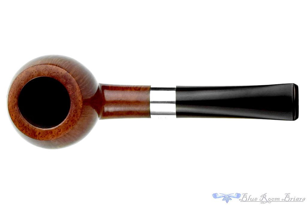 Blue Room Briars is proud to present this Tom Eltang Apple (2000 Make) with Silver Estate Pipe