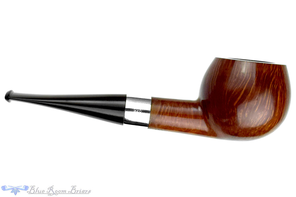 Blue Room Briars is proud to present this Tom Eltang Apple (2000 Make) with Silver Estate Pipe
