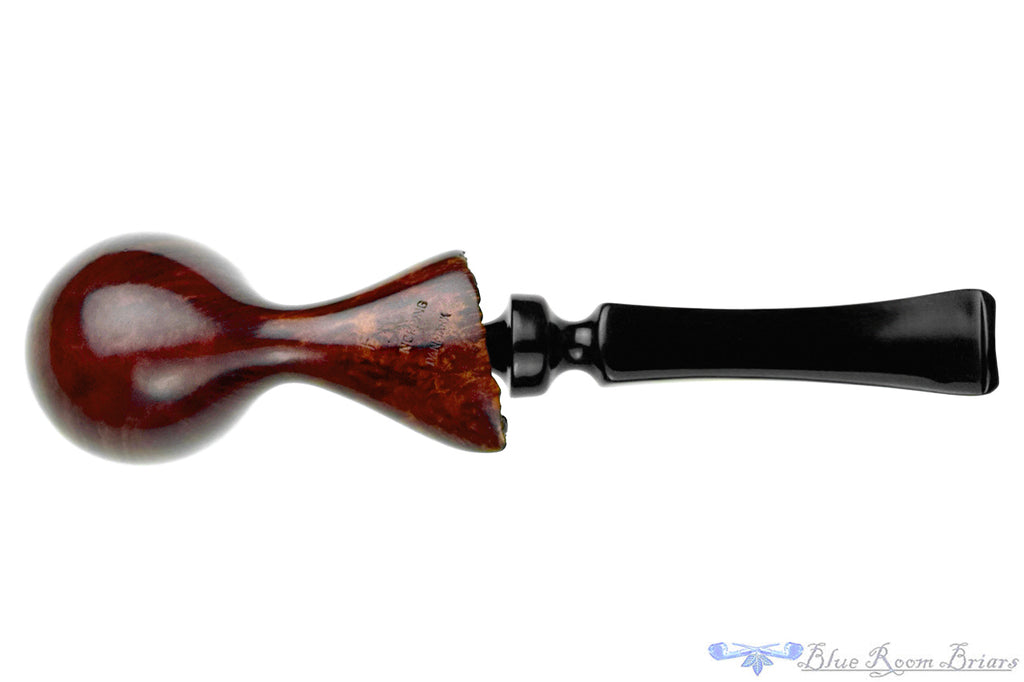 Blue Room Briars is proud to present this Nørding Bent Freehand Egg with Plateaux Estate Pipe