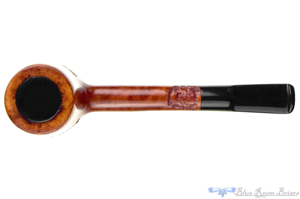 Blue Room Briar is proud to present this Holtorp Spot Carved Lovat Sitter Estate Pipe