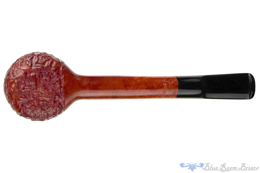 Blue Room Briar is proud to present this Holtorp Spot Carved Lovat Sitter Estate Pipe