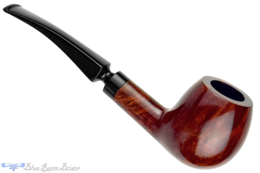 Blue Room Briars is proud to present this Don (Bari) Bent Apple Estate Pipe