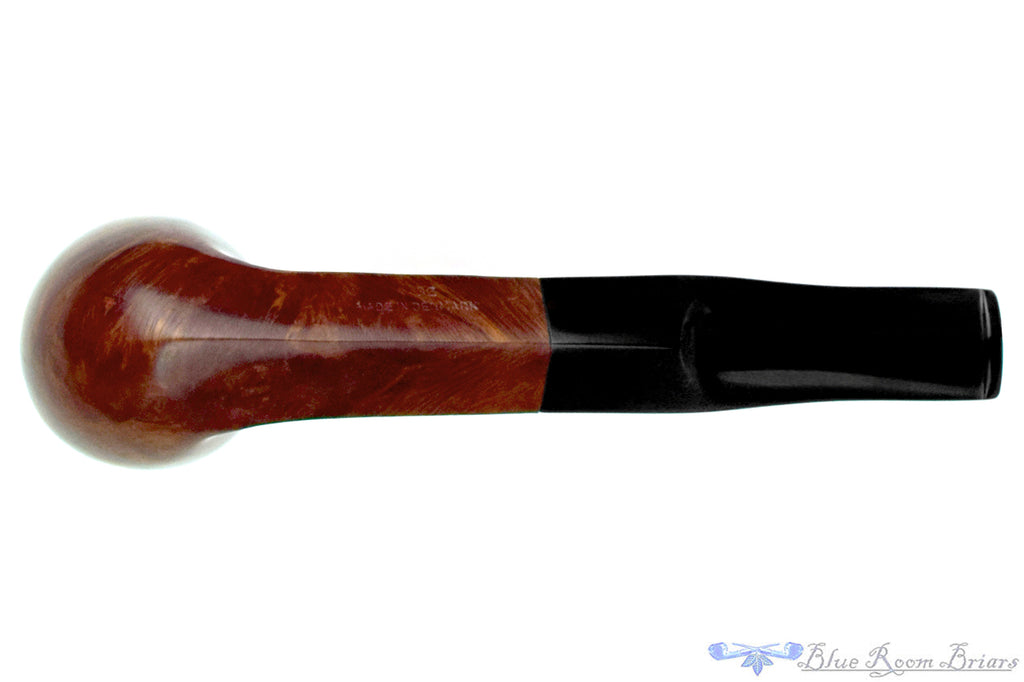 Blue Room Briar is proud to present this Royal Danish (Stanwell) 32 Bulldog Estate Pipe
