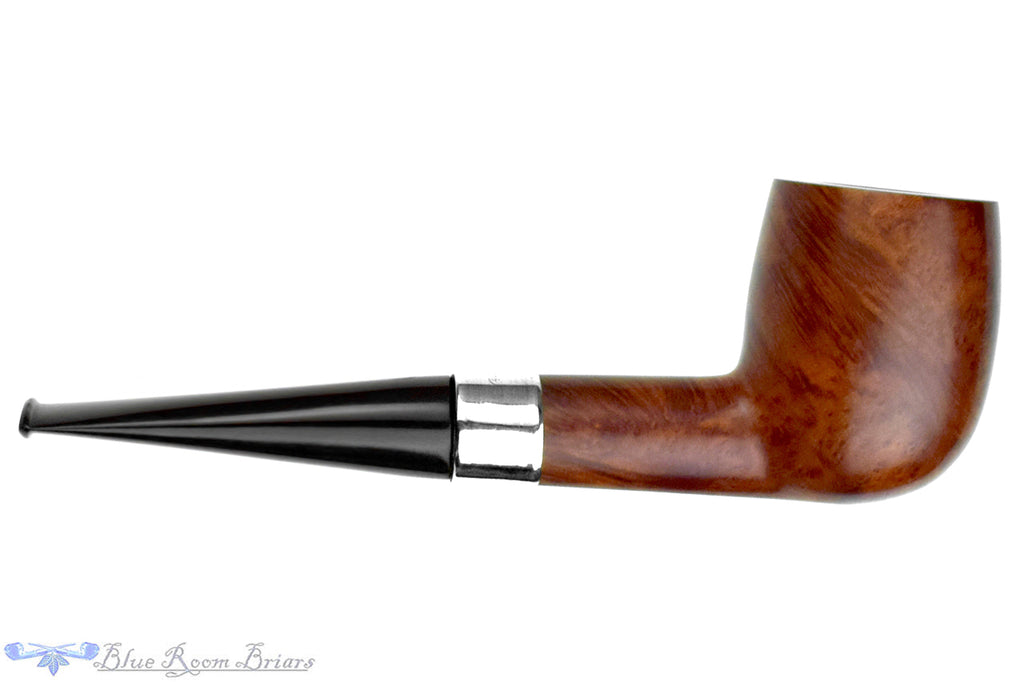 Blue Room Briars is proud to present this Astley's 72 Billiard Sitter with Silver Band Estate Pipe