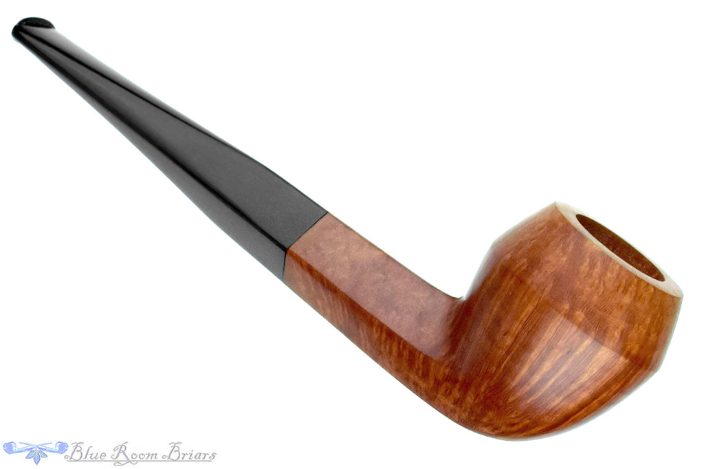 Blue Room Briars is proud to present this Genod Pipe Bulldog Speacial Straight Grain
