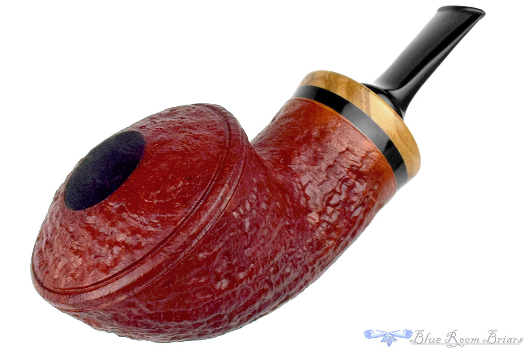 Blue Room Briars is proud to present this Bonsai Pipes By Tobias Höse Sandblast Bullcap with Olivewood