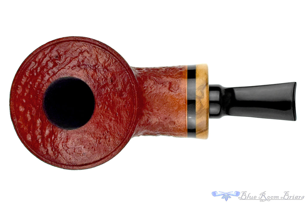 Blue Room Briars is proud to present this Bonsai Pipes By Tobias Höse Sandblast Bullcap with Olivewood