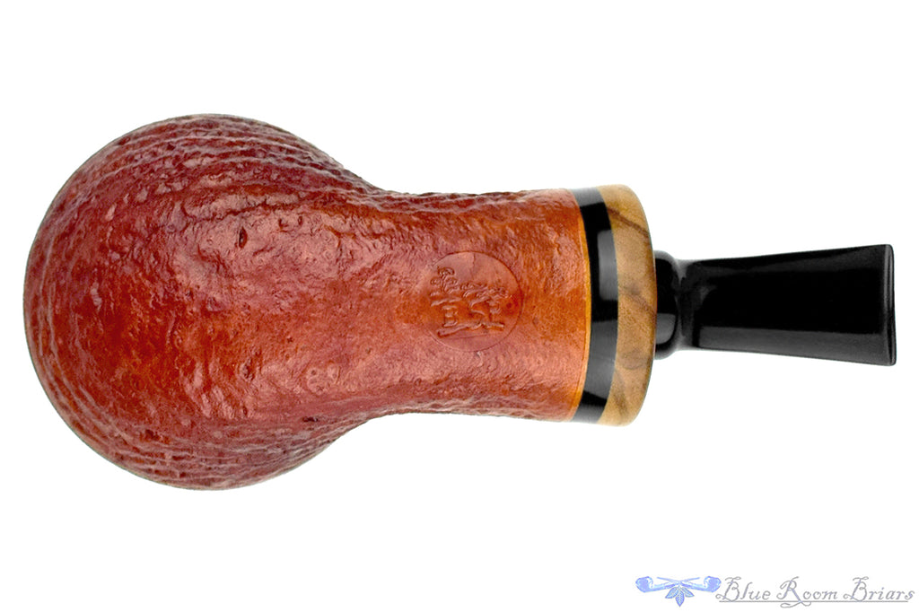 Blue Room Briars is proud to present this Bonsai Pipes By Tobias Höse Sandblast Bullcap with Olivewood