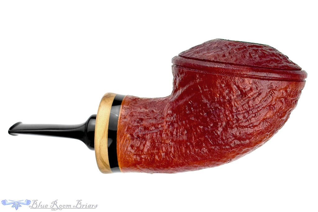 Blue Room Briars is proud to present this Bonsai Pipes By Tobias Höse Sandblast Bullcap with Olivewood