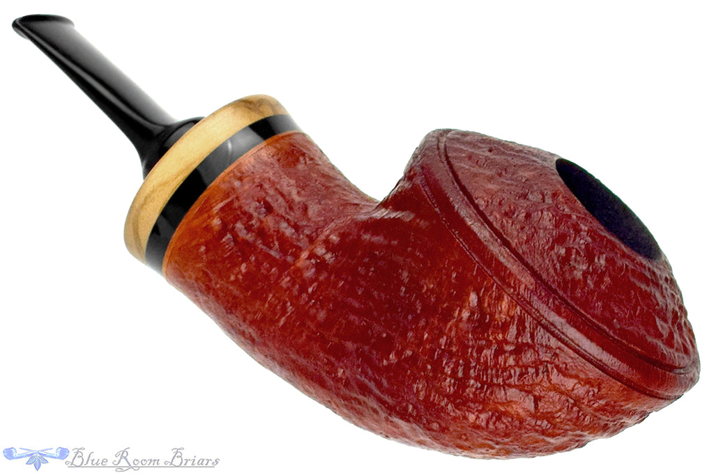 Blue Room Briars is proud to present this Bonsai Pipes By Tobias Höse Sandblast Bullcap with Olivewood