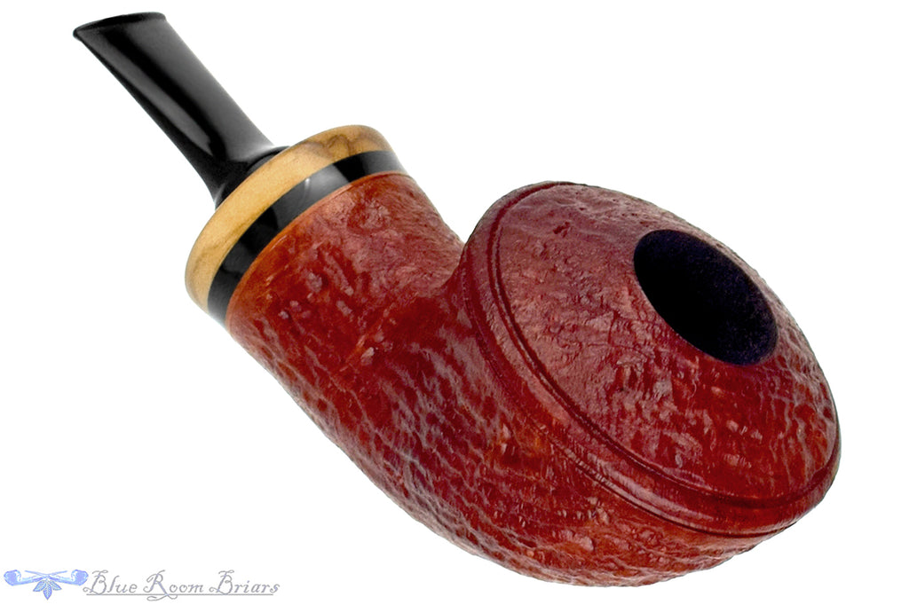 Blue Room Briars is proud to present this Bonsai Pipes By Tobias Höse Sandblast Bullcap with Olivewood