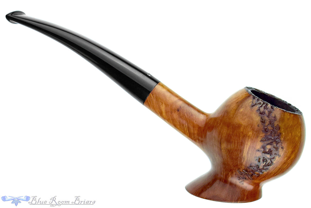 Blue Room Briars is proud to present this Bellissima Standing Globe Partial Rusticated Sitter Estate Pipe