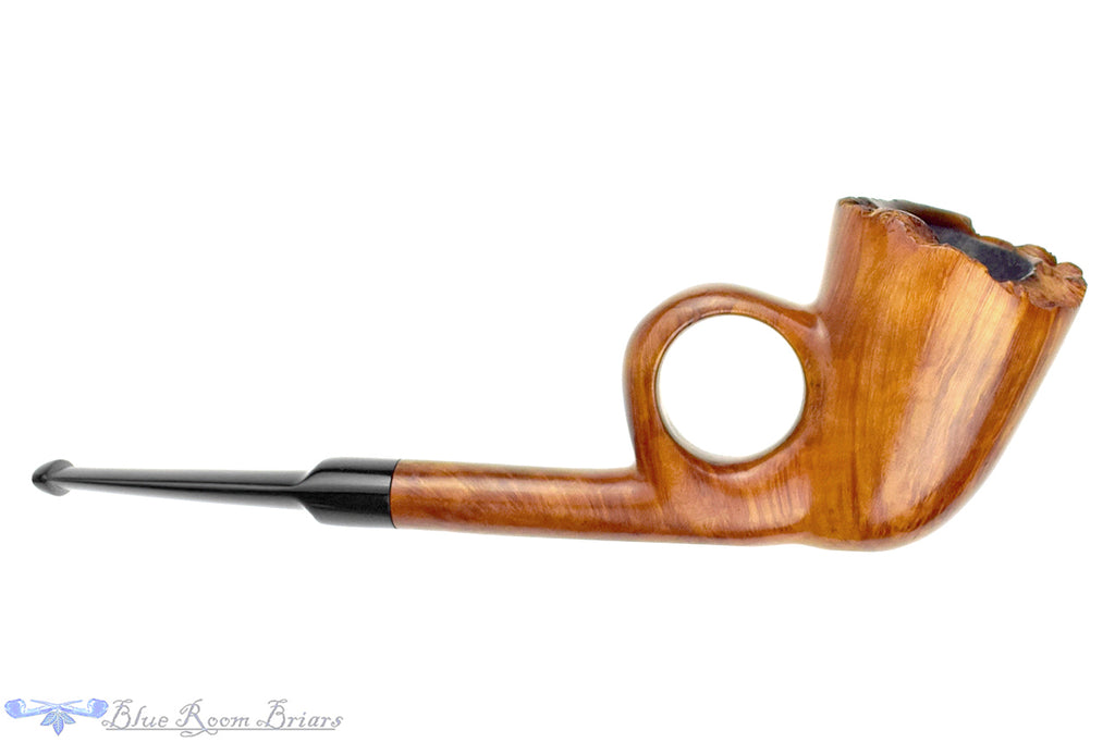 Blue Room Briars is proud to present this North Wind Freehand Sitter with Plateau and Oval Shank Estate Pipe
