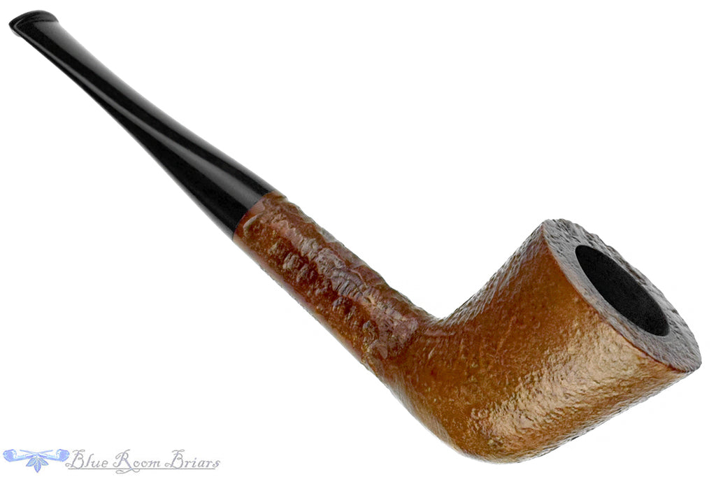 Blue Room Briars is proud to present this Vauxhall (Charatan) Christmas 1975 Sandblast Dublin Estate Pipe