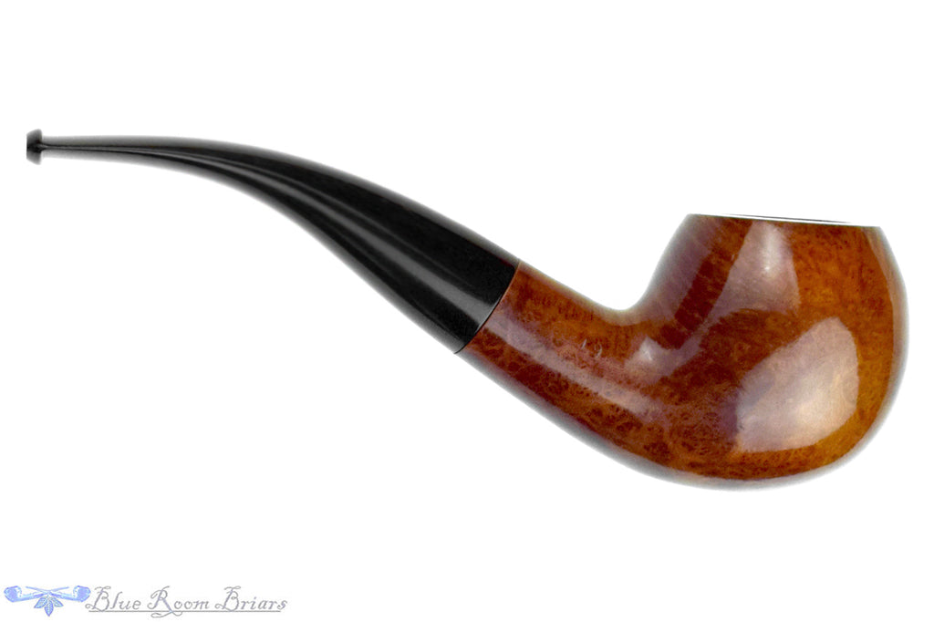 Blue Room Briars is proud to present this Orlik De Luxe L9 Author Estate Pipe