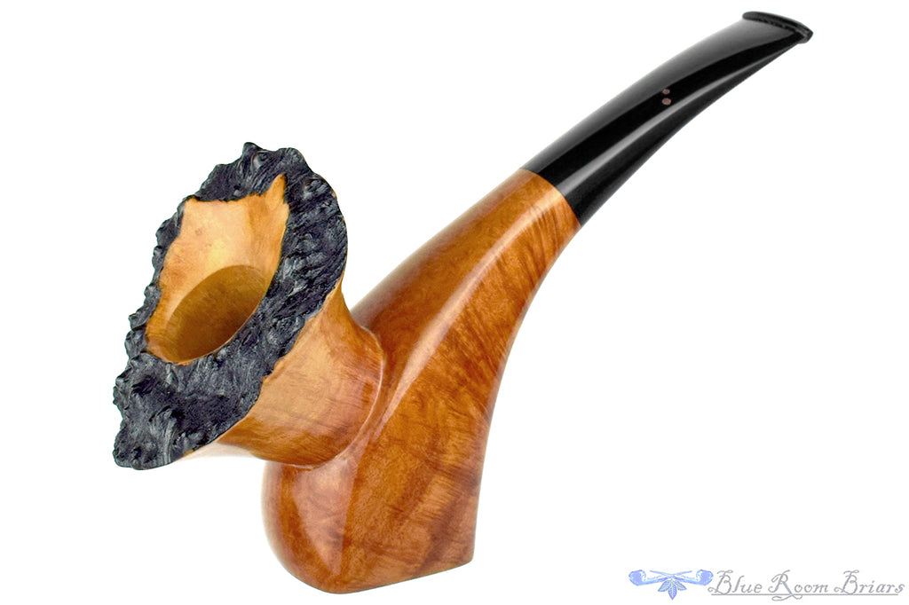 Blue Room Briars is proud to present this Joseph Skoda Pipe Freehand Sitter with Plateau