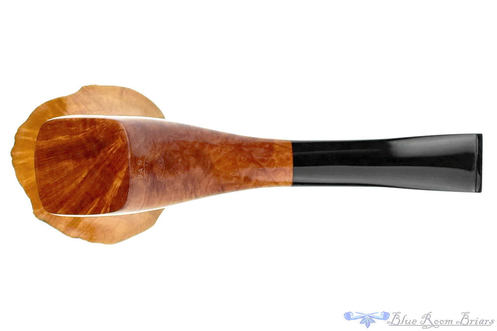 Blue Room Briars is proud to present this Joseph Skoda Pipe Freehand Sitter with Plateau