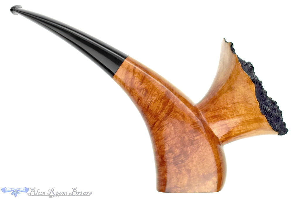 Blue Room Briars is proud to present this Joseph Skoda Pipe Freehand Sitter with Plateau
