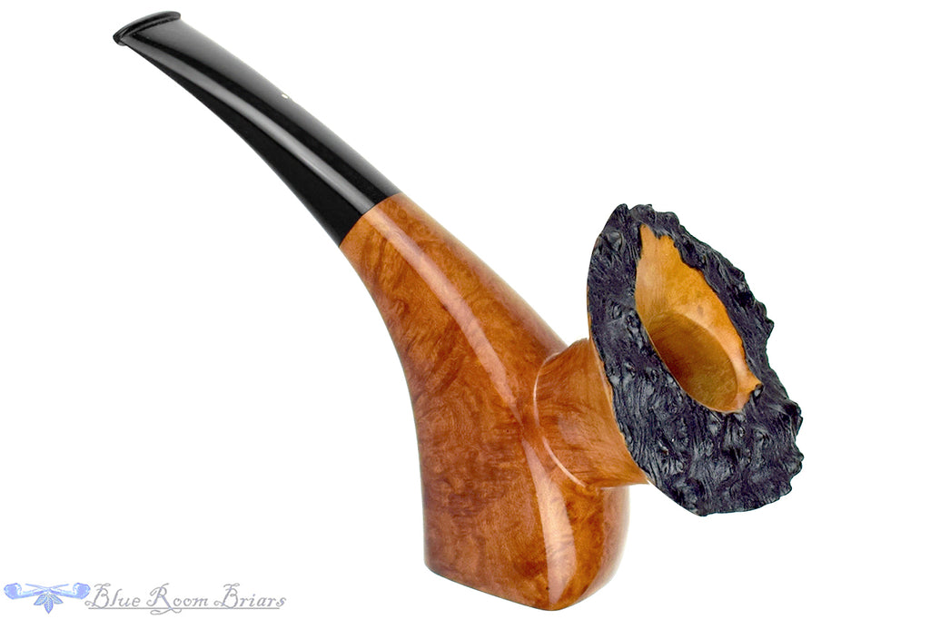 Blue Room Briars is proud to present this Joseph Skoda Pipe Freehand Sitter with Plateau
