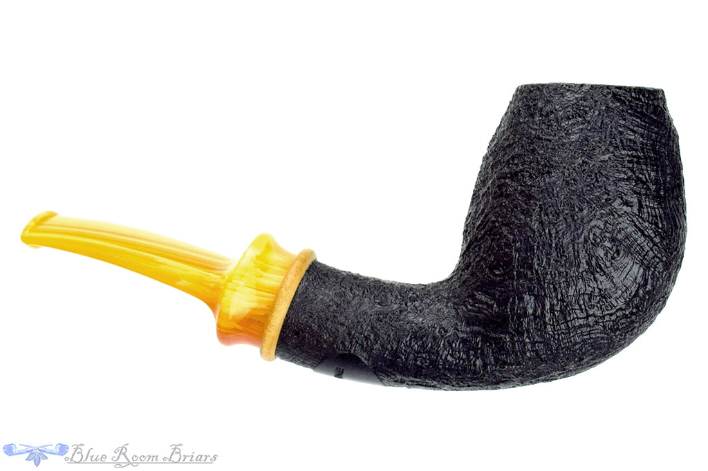 Blue Room Briars is proud to present this Moonshine Bent Sandblast Egg with Boxwood Estate Pipe