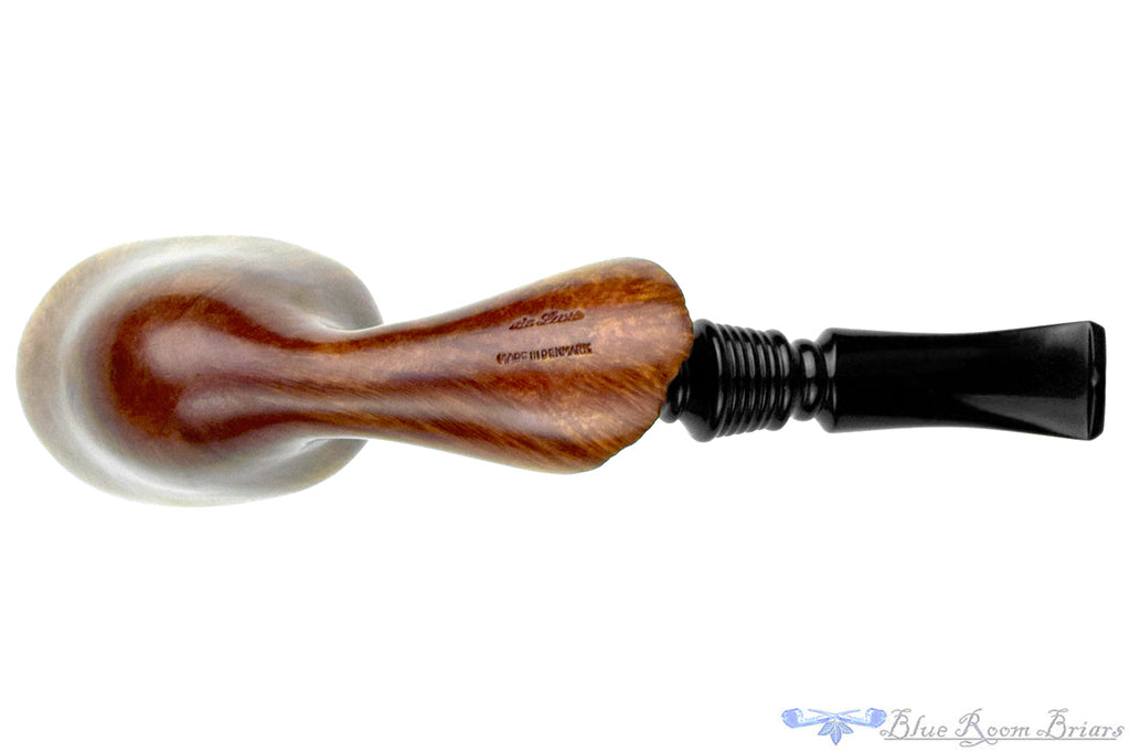Blue Room Briars is proud to present this Stanwell de Luxe Bent Freehand with Plateaux Estate Pipe