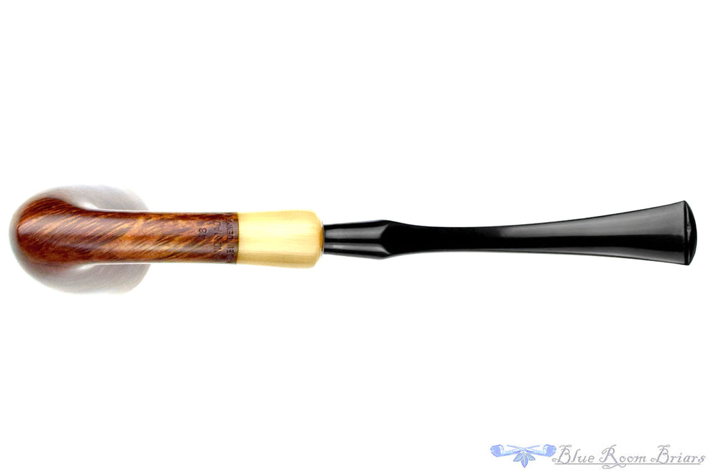 Blue Room Briar is proud to present this Larsen Super 48 Bent Yachtsman with Horn Estate Pipe