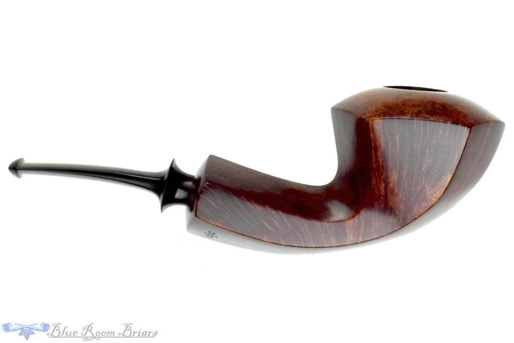 Blue Room Briars is proud to present this James Gilliam Bent Paneled Dublin Estate Pipe