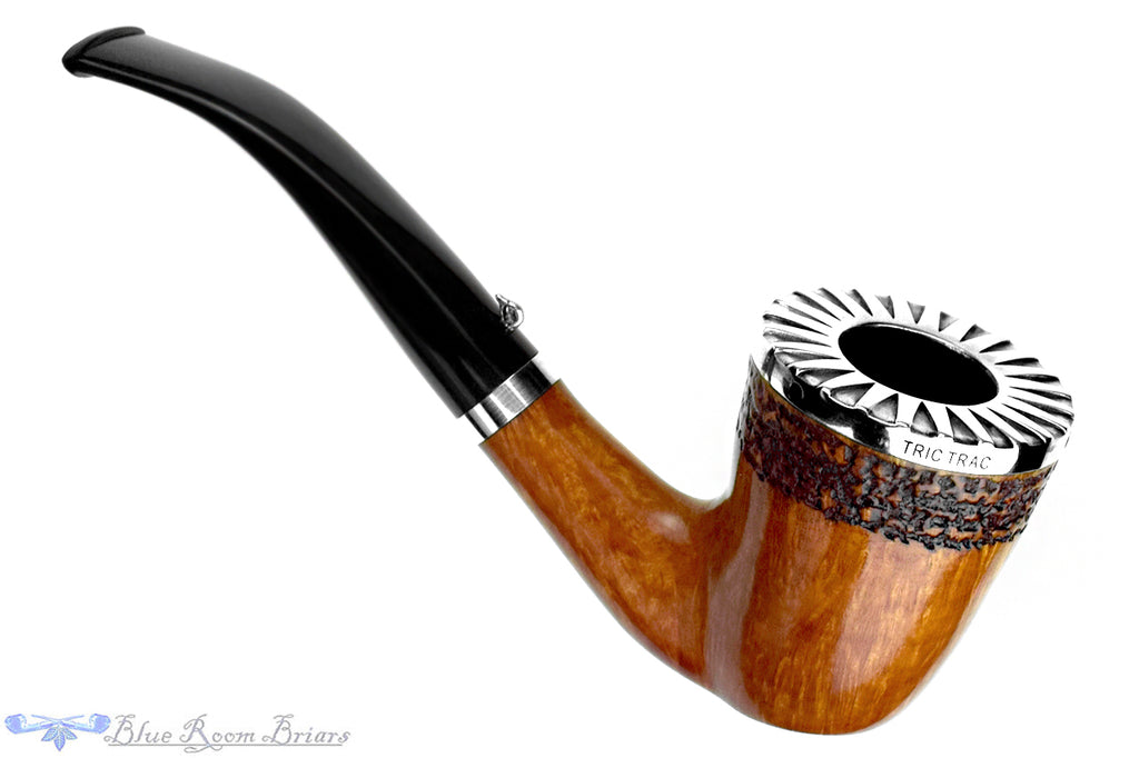 Blue Room Briars is proud to present this L'Anatra Backgammon Bent Spot Carved Dublin Sitter with Silver Estate Pipe