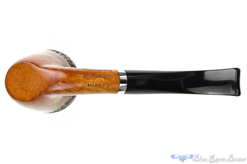 Blue Room Briars is proud to present this L'Anatra Backgammon Bent Spot Carved Dublin Sitter with Silver Estate Pipe