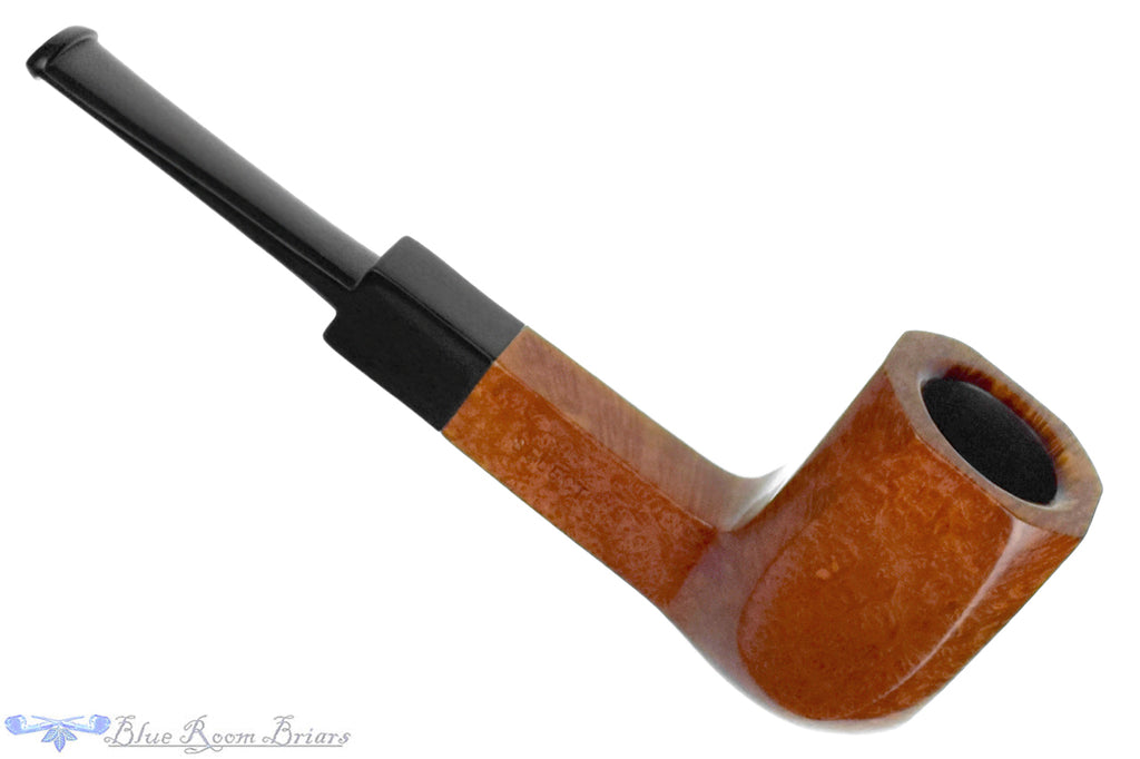 Blue Room Briars is proud to present this Benton Select Foursquare Sitter Estate Pipe
