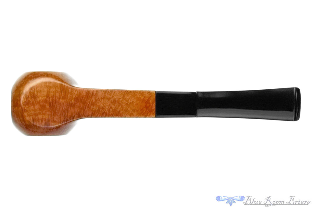 Blue Room Briars is proud to present this Benton Select Foursquare Sitter Estate Pipe