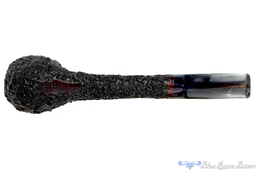 Blue Room Briars is proud to present this Cameo Mano (Savinelli) Large Rusticated Yachtsman Estate Pipe