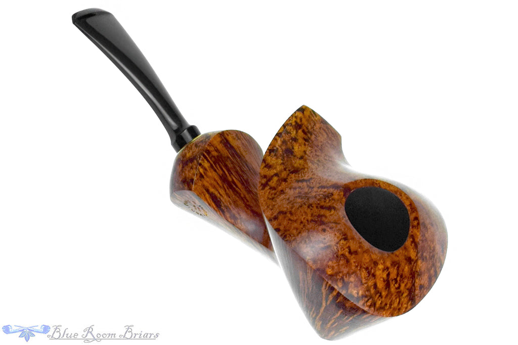 Blue Room Briars is proud to present this David Huber Pipe Dublin with Rim Fin