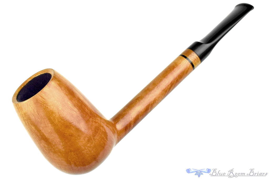 Blue Room Briars is proud to present this Nils Frederiksen Pipe Tall Danish Lovat with Macadamia