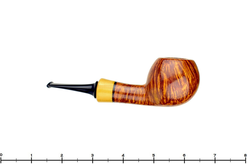 Blue Room Briars is proud to present this Tom Richard Pipe Smooth Apple with Boxwood