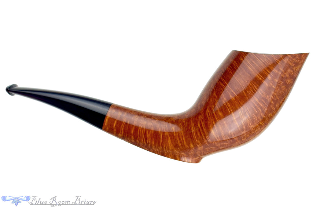 Blue Room Briars is proud to present this Bill Walther Pipe Natural Contrast Grain Freeform Sitter