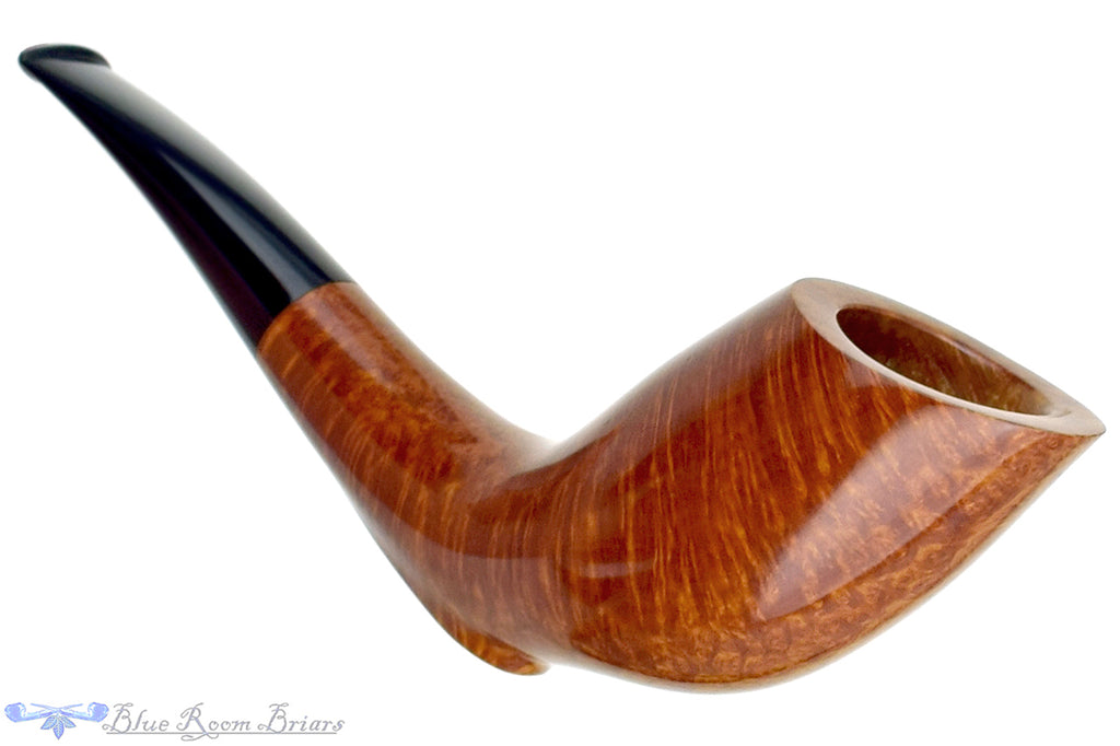 Blue Room Briars is proud to present this Bill Walther Pipe Natural Contrast Grain Freeform Sitter