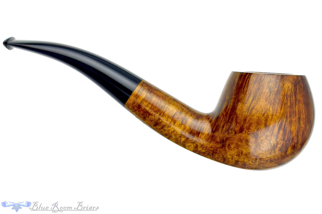 Blue Room Briars is proud to present this Bill Walther Pipe Straight Grain Author Sitter