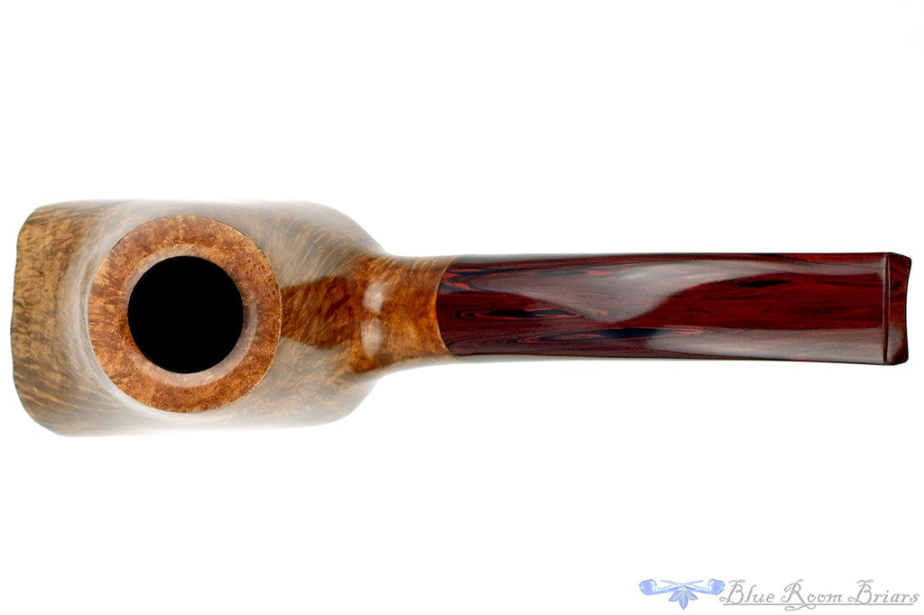 Blue Room Briars is proud to present this Moretti Collection (2020 Make) Bent Volcano Freehand with Plateau and Brindle
