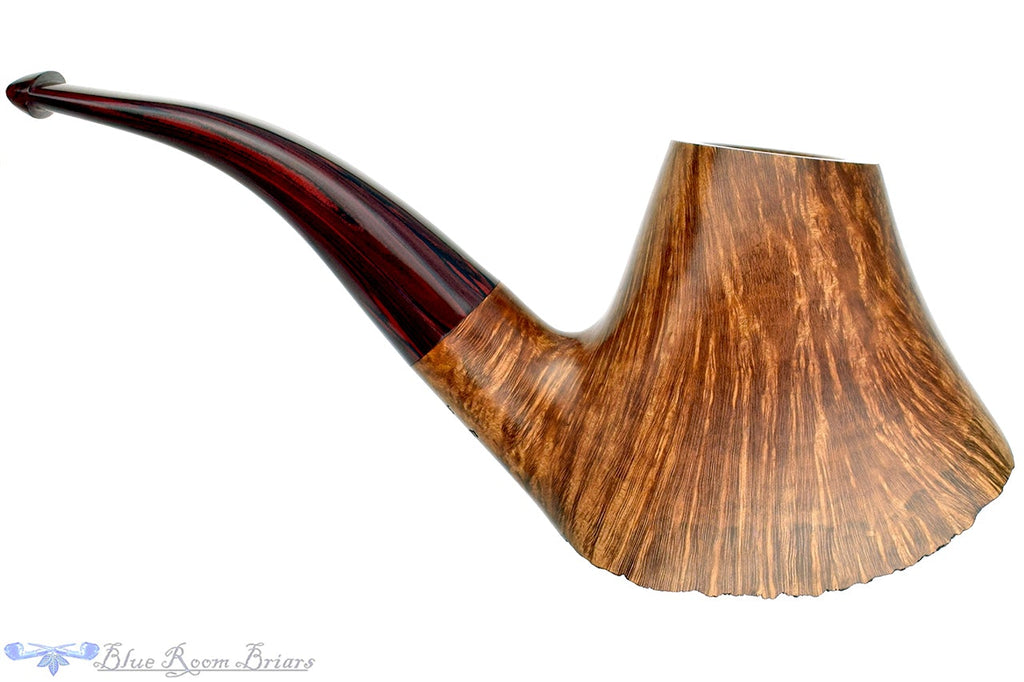 Blue Room Briars is proud to present this Moretti Collection (2020 Make) Bent Volcano Freehand with Plateau and Brindle