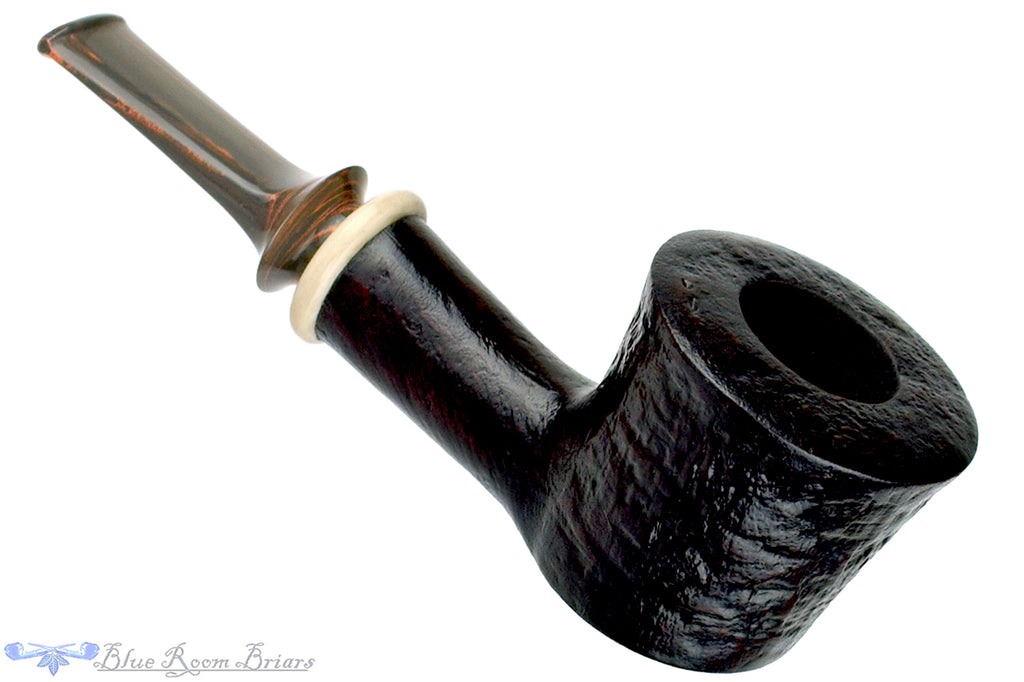 Blue Room Briars is proud to present this Bonsai Pipe by Tobias Höse Sandblast Dublin Poker Sitter with Ivorite and Brindle