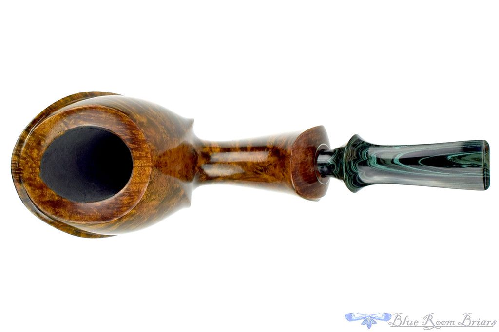 Blue Room Briars is proud to present this Bill Walther Pipe Turtle with Plateau and Brindle