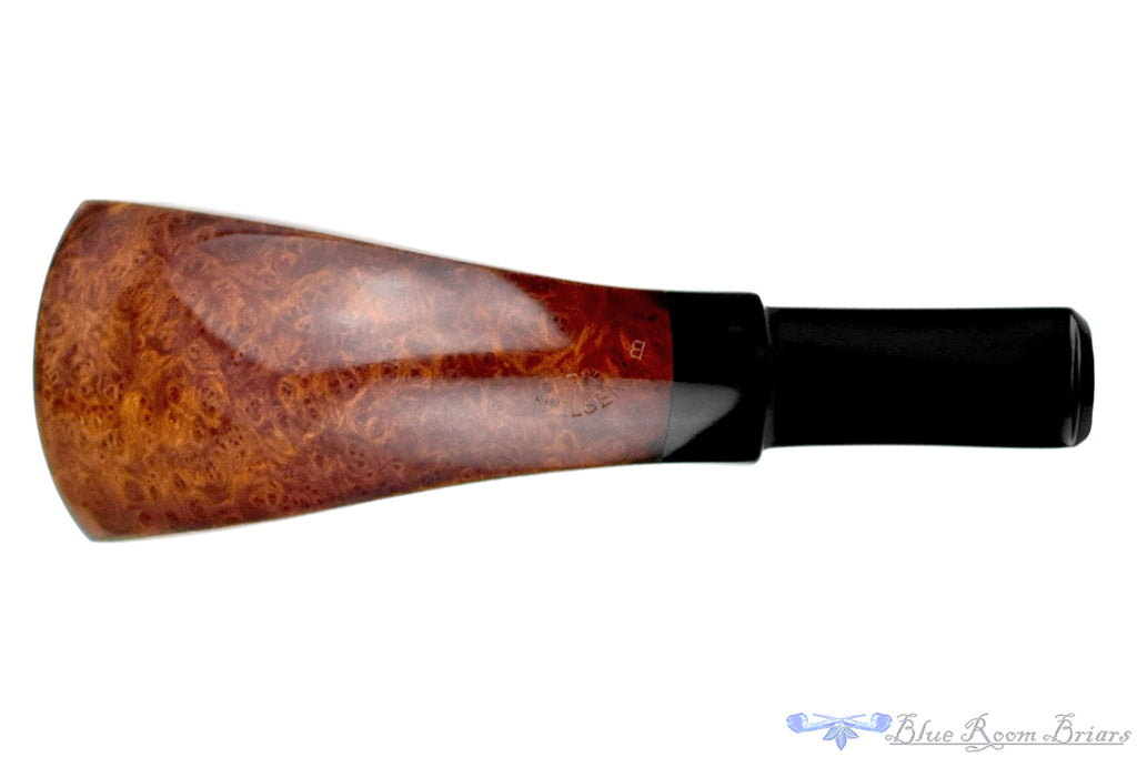 Blue Room Briars is proud to present this Erik Nielsen Pipe Grade B Paneled Horn