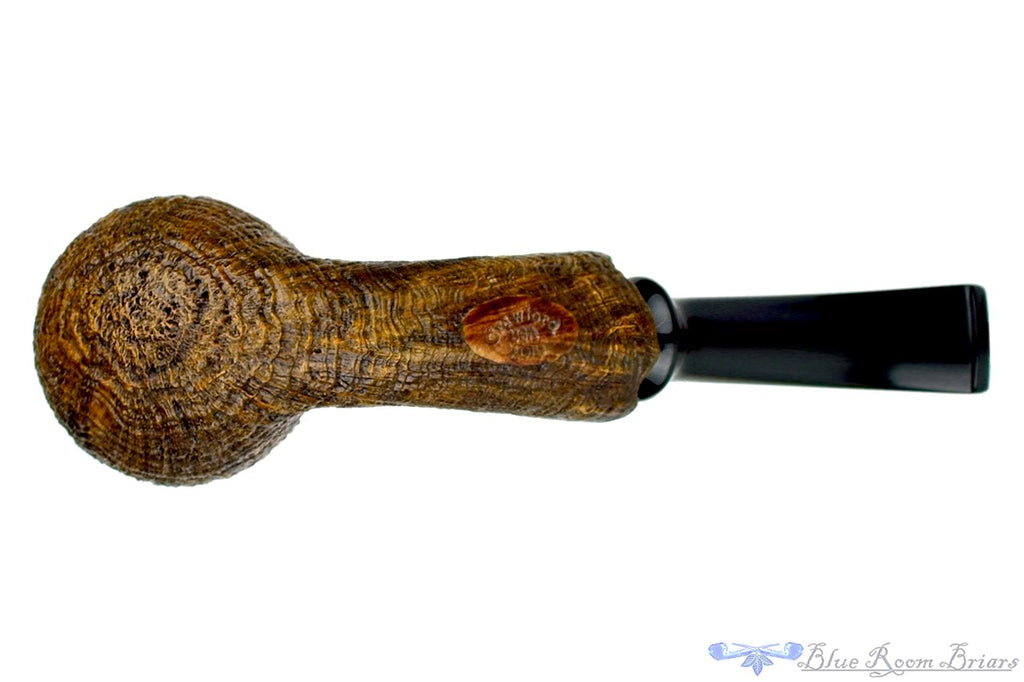 Blue Room Briars is proud to present this Jerry Crawford Pipe 1/2 Bent Ring Blast Egg with Plateaux